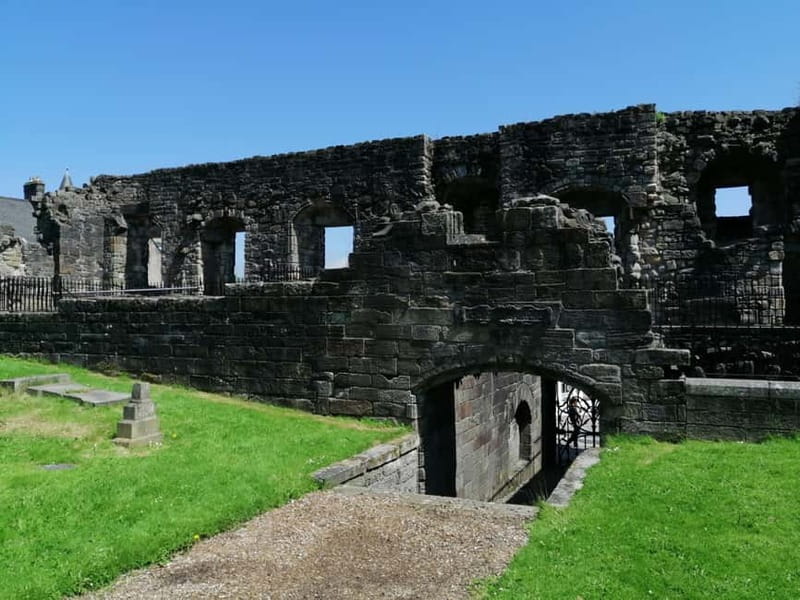 Stirling: Daily Guided Walking Tour (11am & 2pm) - Stirling Craig views: when the climbs pay off