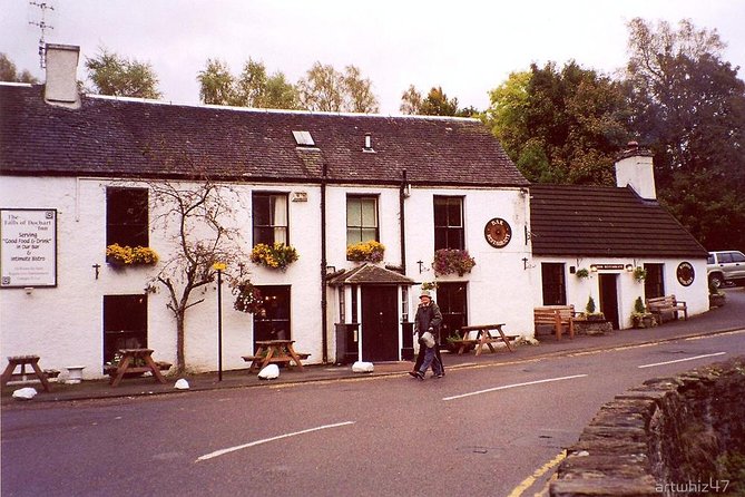 Stirling, Highlands & Distillery in Spanish - Falls of Dochart: plan for lunch by the waterfalls