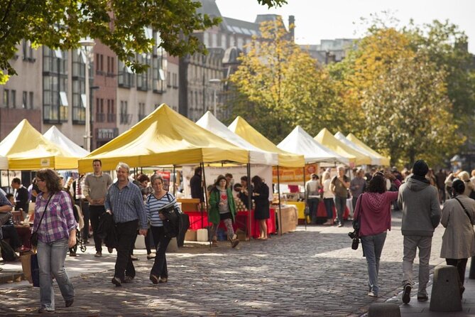 The 10 Tastings of Edinburgh With Locals: Private Food Tour - Starting on the Royal Mile: how the meet-up sets the tone