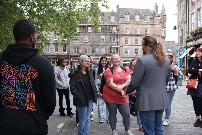 The Edinburgh Literary Pub Tour - Wynds, Courtyards, and Pub Stops You’d Miss Alone