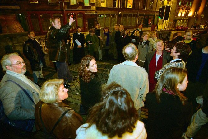 The Edinburgh Literary Pub Tour - Walking to the New Town Finish Near Milnes Bar