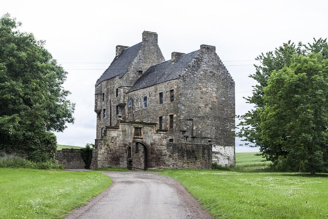 The Outlander 1 Day Experience - Midhope Castle and Lallybroch: The Included Photo Moment